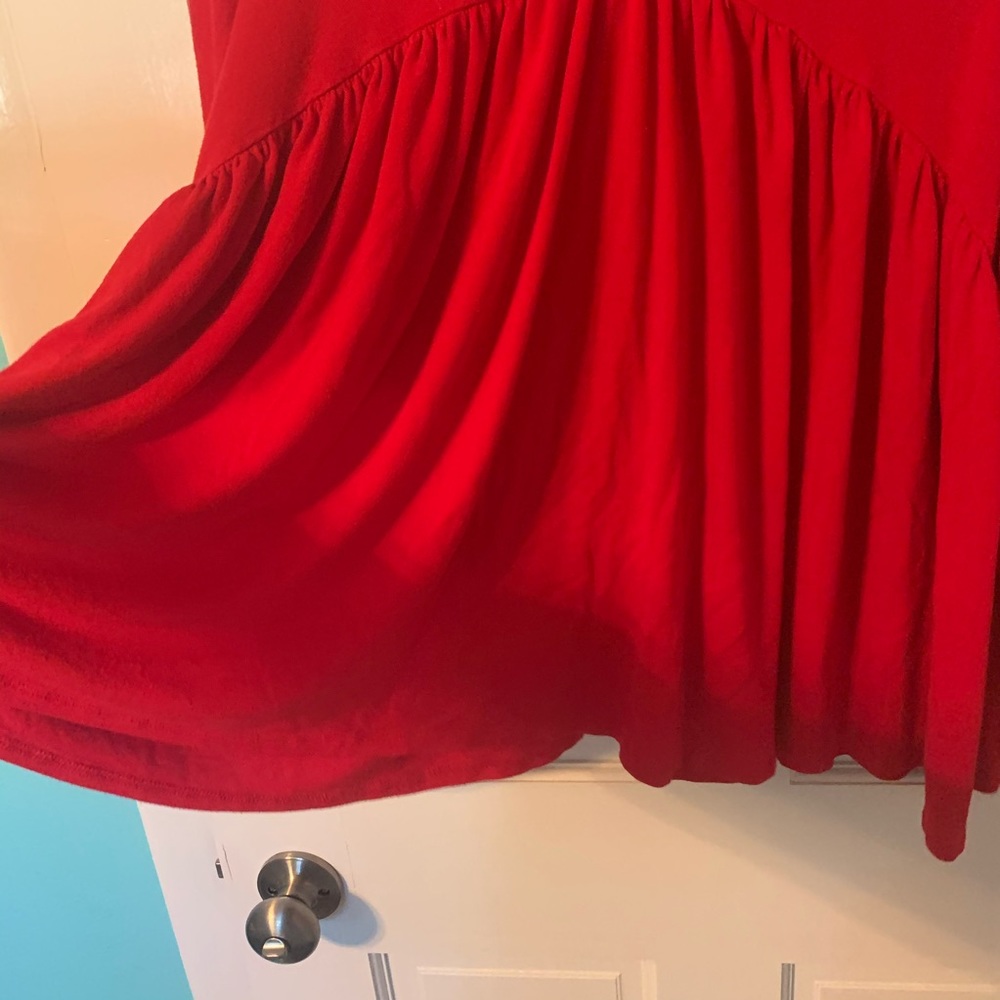 Eri + Ali Red Shay Gathered Swing Top - Picture 6 of 10